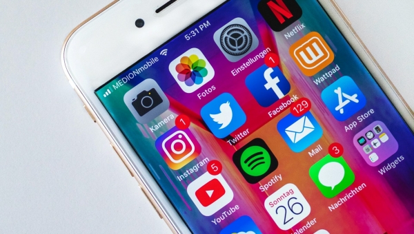 Use Social Media To Support Your Online Successes.
