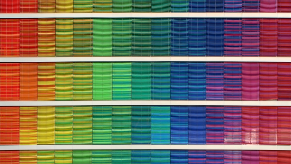 How to choose good color design for your website .