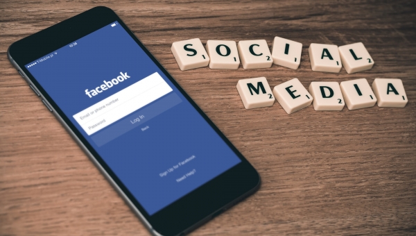 How to Stay Popular In the Edgy Social Media World