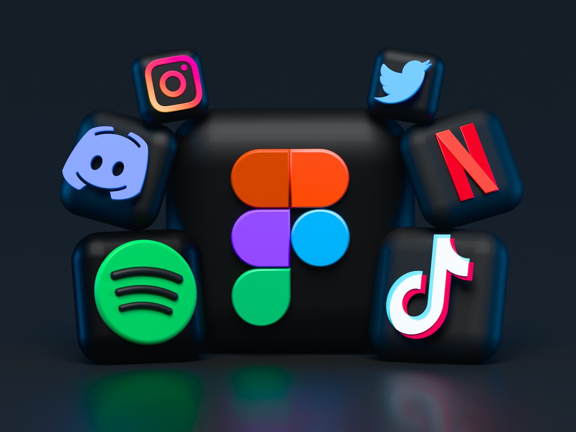 Few Social Media Tips That Helps You With Bussiness .