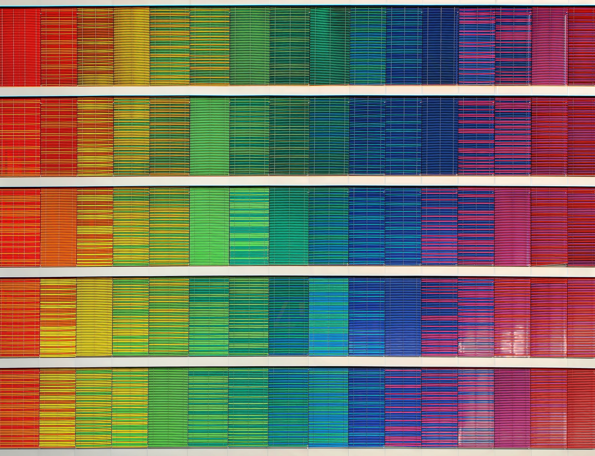 How to choose good color design for your website .