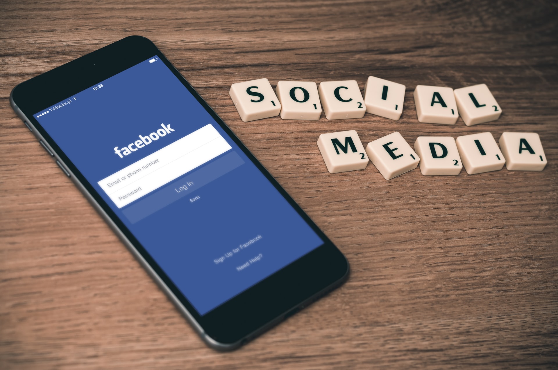 How to Stay Popular In the Edgy Social Media World