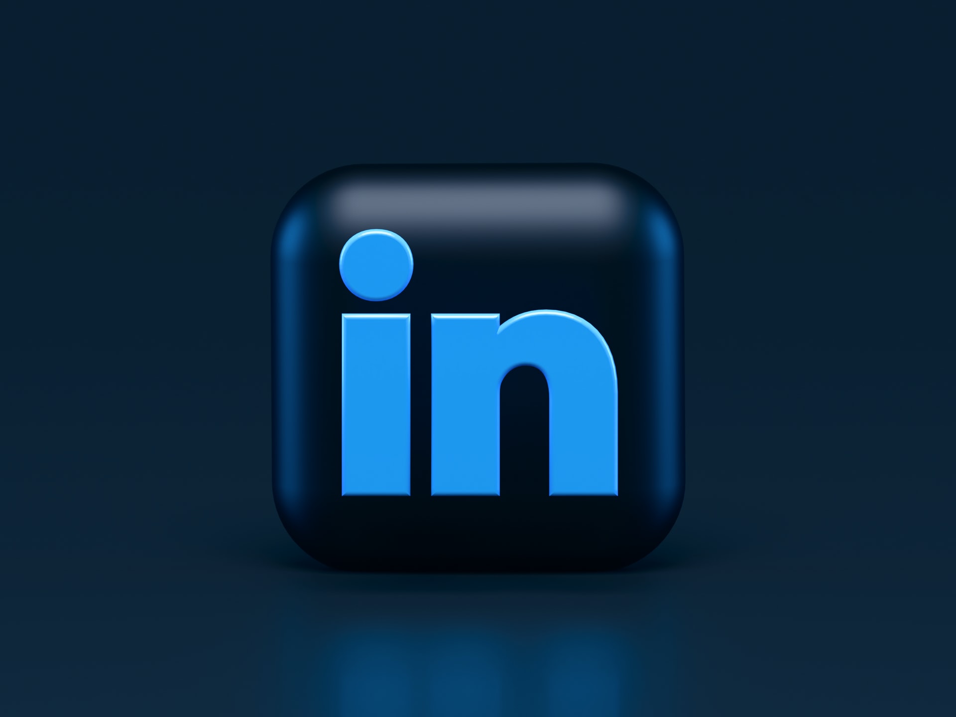 How To Change The LinkedIn Algorithm into Favouring Your Content 